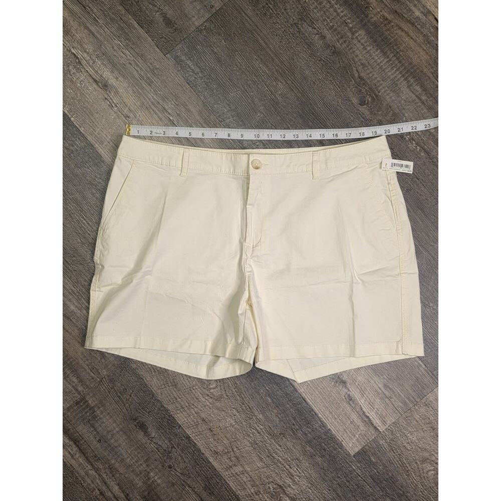 Amazon Essentials Women's Chino Shorts Size 20 3XL 4XL Eggshell Cream NWT